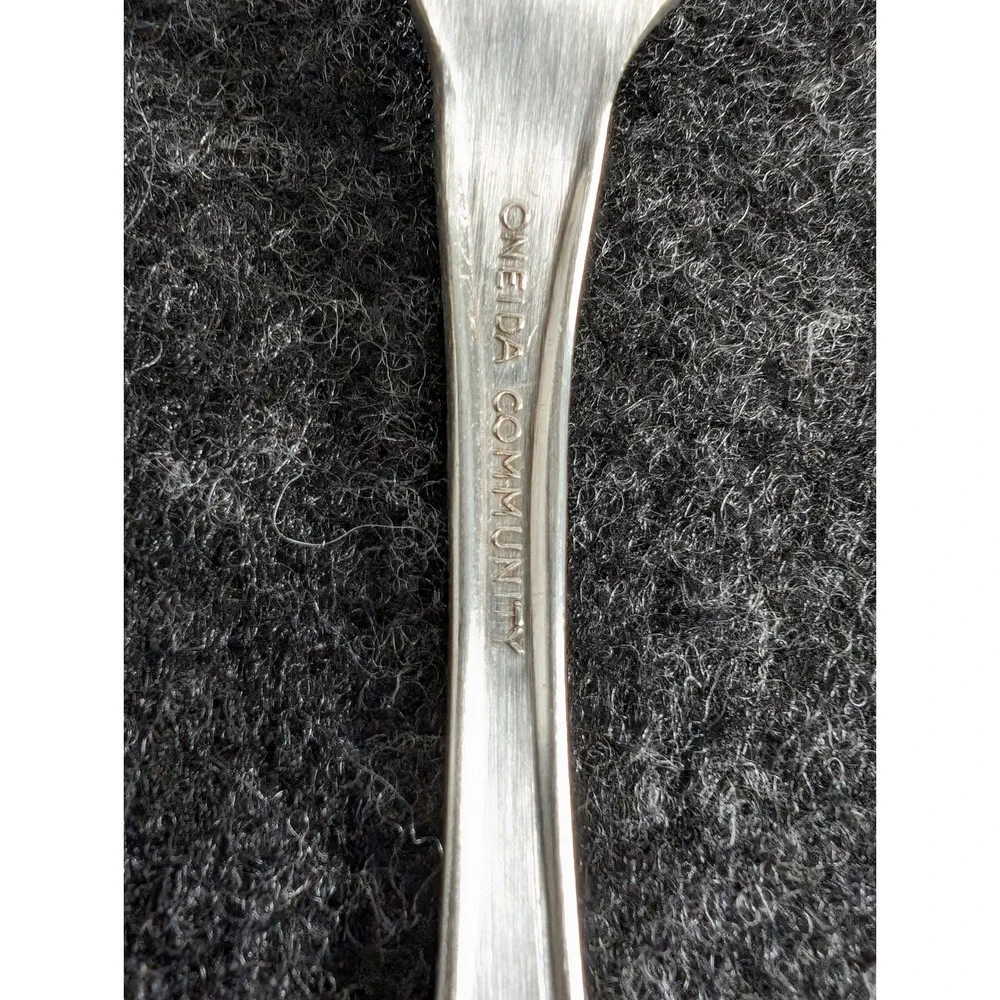 Oneida Community Fredericksburg Silverplate Master Butter Knife Floral Vintage